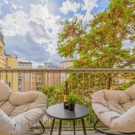 Apartment Angelo By Rentez Prague